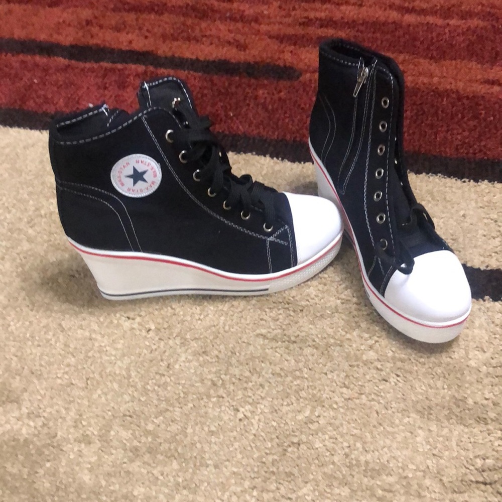 NWOT wedge